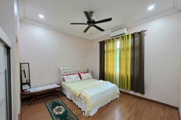 Banglo 2 Tingkat Jalan Hilir Istana Kubang Kerian near to Wakaf Stan
