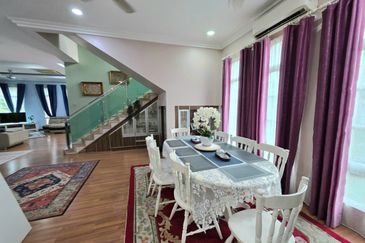 Banglo 2 Tingkat Jalan Hilir Istana Kubang Kerian near to Wakaf Stan