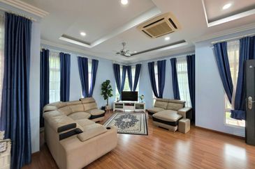 Banglo 2 Tingkat Jalan Hilir Istana Kubang Kerian near to Wakaf Stan