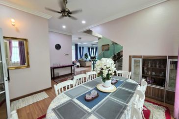 Banglo 2 Tingkat Jalan Hilir Istana Kubang Kerian near to Wakaf Stan