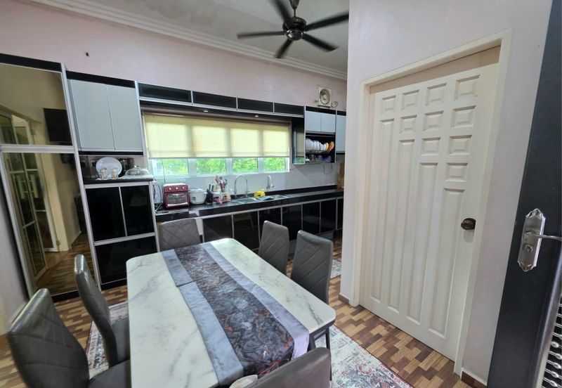 Banglo 2 Tingkat Jalan Hilir Istana Kubang Kerian near to Wakaf Stan