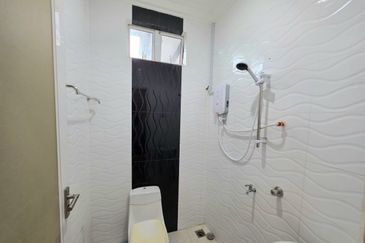 Banglo 2 Tingkat Jalan Hilir Istana Kubang Kerian near to Wakaf Stan