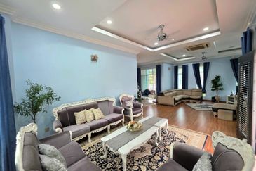 Banglo 2 Tingkat Jalan Hilir Istana Kubang Kerian near to Wakaf Stan