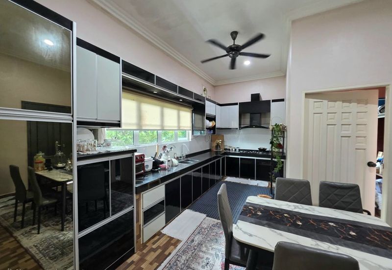 Banglo 2 Tingkat Jalan Hilir Istana Kubang Kerian near to Wakaf Stan