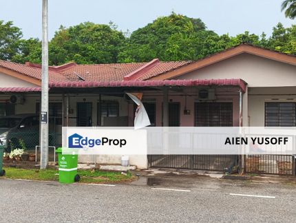 Teres Setingkat Taman Desa Bongsu near to Mentakab, Pahang, Temerloh