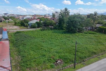 Tanah Lot Banglo Taman Puteri Saadong near to Bandar Tanah Merah