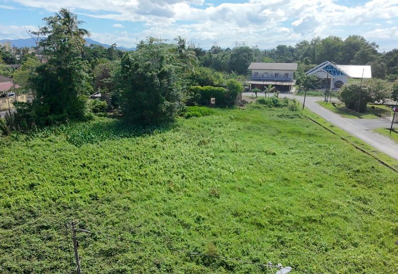 Tanah Lot Banglo Taman Puteri Saadong near to Bandar Tanah Merah