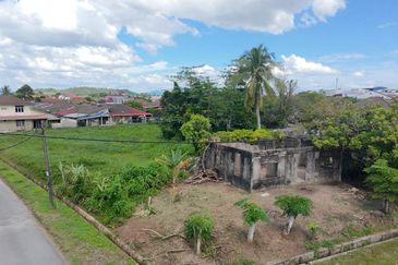 Tanah Lot Banglo Taman Puteri Saadong near to Bandar Tanah Merah
