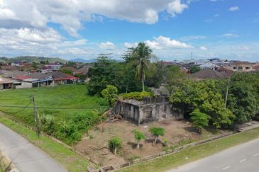 Tanah Lot Banglo Taman Puteri Saadong near to Bandar Tanah Merah