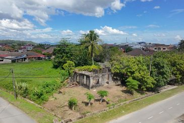 Tanah Lot Banglo Taman Puteri Saadong near to Bandar Tanah Merah