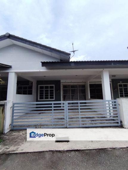 Teres Setingkat Taman Pinggiran Putra near to Pantai Kempadang, Pahang, Kuantan