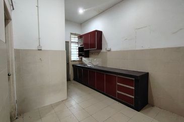 Taman Pinggiran Putra