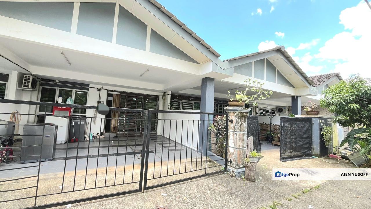 TERES SETINGKAT TAMAN IXORA 1 NEAR TO STESEN KERETA API, Pahang, Bera