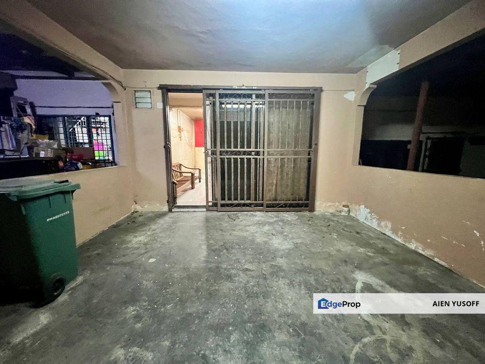 Teres 2 Tingkat Taman Sri Mewah Kamayan Triang Bera near to Bandar Triang, Pahang, Bera