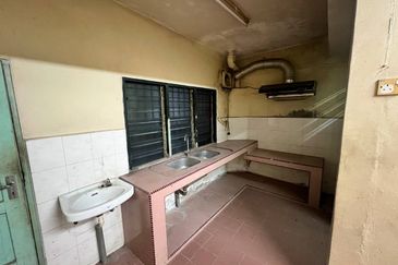 Teres 2 Tingkat Taman Sri Mewah Kamayan Triang Bera near to Bandar Triang