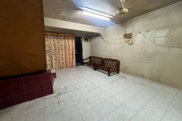 Teres 2 Tingkat Taman Sri Mewah Kamayan Triang Bera near to Bandar Triang