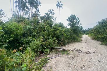 TANAH LOT BANGLO KG MAK LAGAM NEAR TO BANDAR CHUKAI