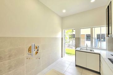 Semi D Setingkat Taman Pmint Tebing Tembah 2 near to Pasir Panjang