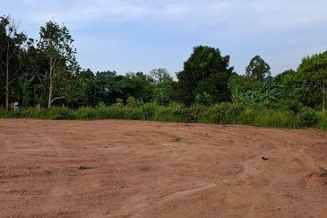 Tanah Lot Banglo Kg Sat Tanah Merah near to Bandar Tanah Merah