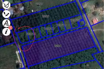 Tanah Lot Banglo Pantai Sepat near to Bandar Kuantan