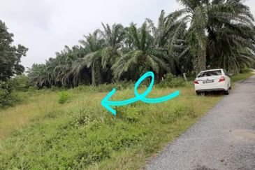 Tanah Lot Banglo Pantai Sepat near to Bandar Kuantan