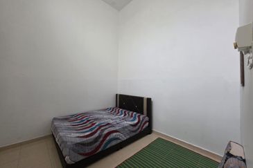 Teres Setingkat Taman Azalea near to Bukit Istana