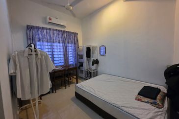 Teres Setingkat Taman Azalea near to Bukit Istana