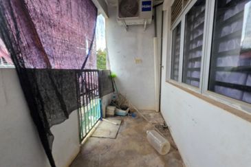 Teres Setingkat Taman Azalea near to Bukit Istana