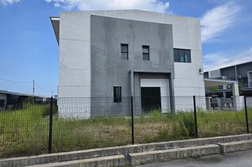 AMAN PLUS, PINGGIRAN PUTRA 3