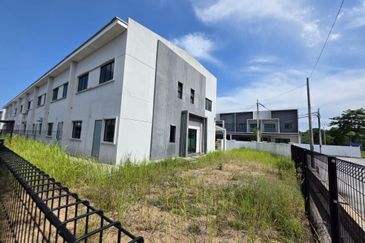 AMAN PLUS, PINGGIRAN PUTRA 3