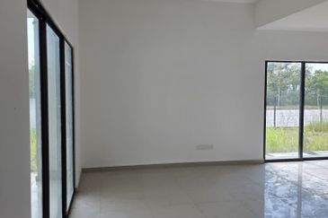 AMAN PLUS, PINGGIRAN PUTRA 3