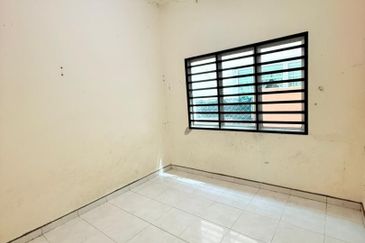 Teres Setingkat Taman D'Marina near to Tanjung Lumpur