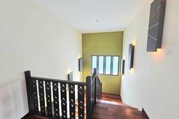 Banglo link 3 Tingkat Taman Forest & Hill Pelindung