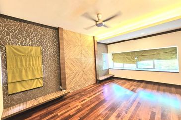 Banglo link 3 Tingkat Taman Forest & Hill Pelindung