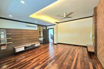 Banglo link 3 Tingkat Taman Forest & Hill Pelindung