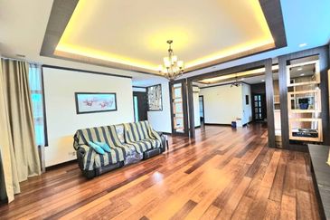 Banglo link 3 Tingkat Taman Forest & Hill Pelindung