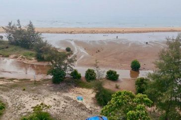 Tanah 1.5 ekar  Tepi Pantai Chendor Kuantan
