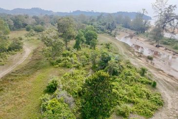 Tanah 1.5 ekar  Tepi Pantai Chendor Kuantan
