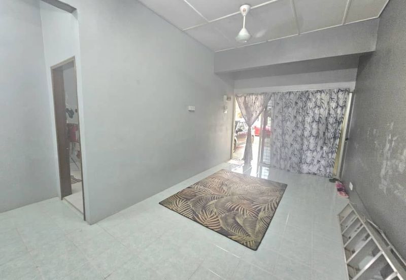 Teres Setingkat Taman Gudang Rasau Kuantan
(Sebelah KUIPSAS)
