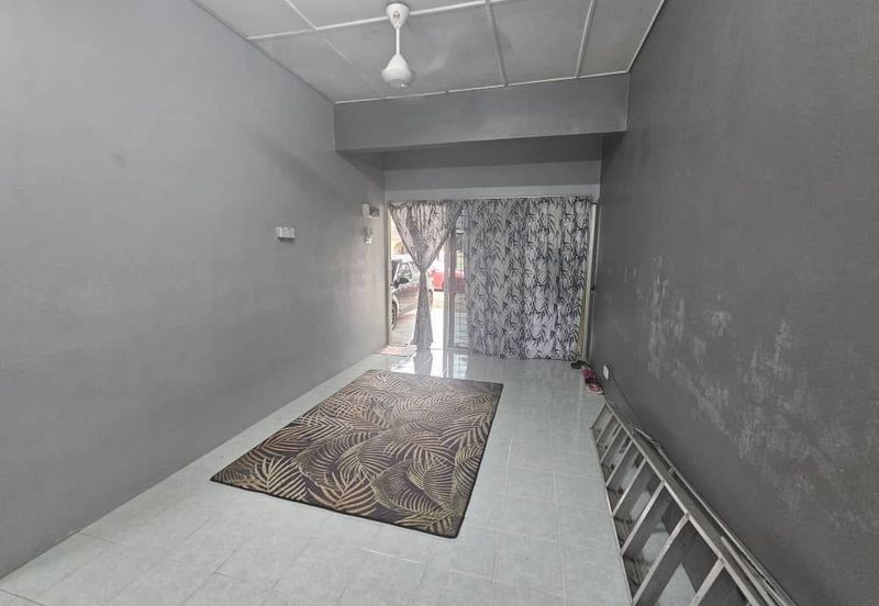 Teres Setingkat Taman Gudang Rasau Kuantan
(Sebelah KUIPSAS)
