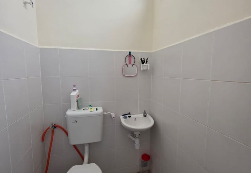 Teres Setingkat Taman Inderapura Jaya, Kuantan.