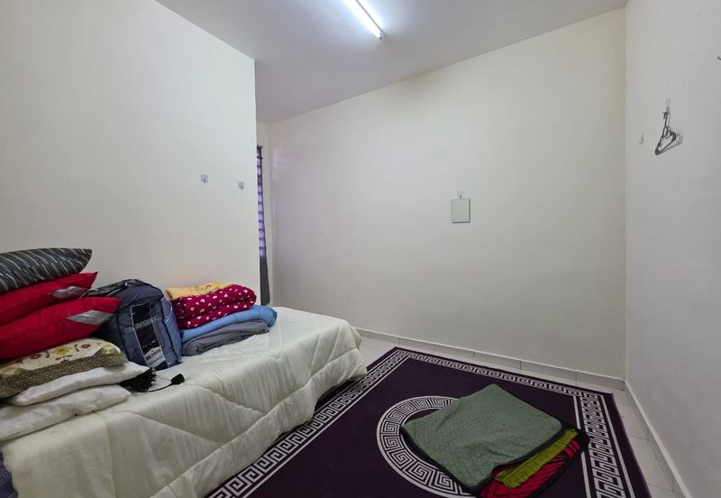 Teres Setingkat Taman Inderapura Jaya, Kuantan.