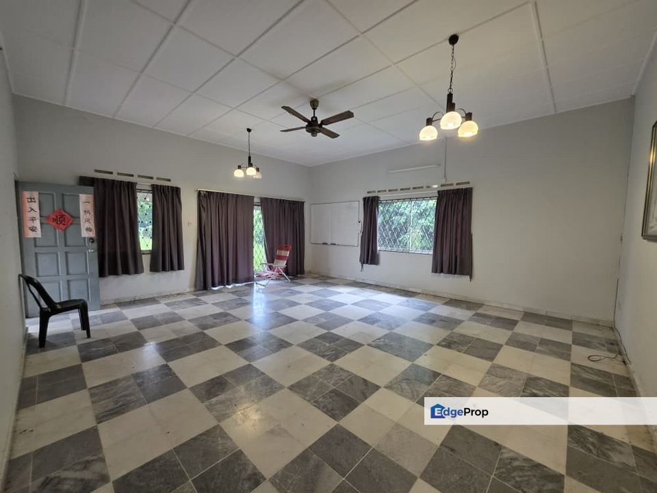 <Tanah Suku Ekar> Banglo Jalan Rompin Lama Pekan, Pahang, Pekan