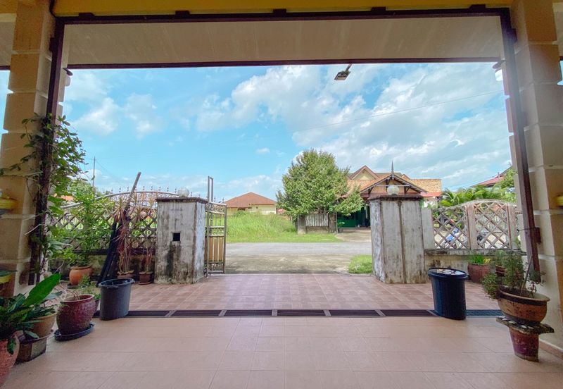 Kampung Padang Midin