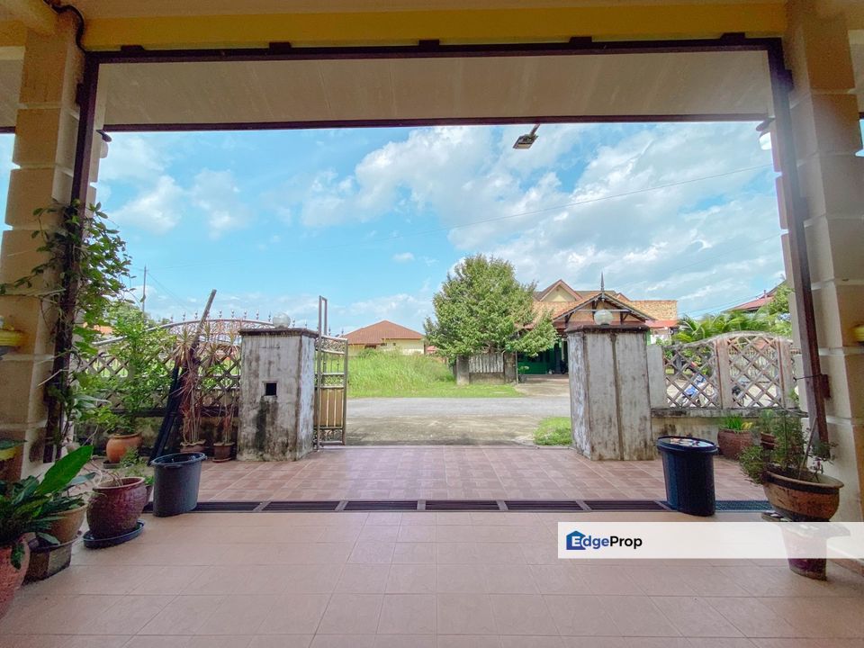 [𝐵𝐸𝐿𝑂𝑊 𝑀𝐴𝑅𝐾𝐸𝑇 𝑉𝐴𝐿𝑈𝐸]
𝟏 𝐔𝐍𝐈𝐓 𝐑𝐔𝐌𝐀𝐇 𝐁𝐀𝐍𝐆𝐋𝐎 
𝟏 𝐓𝐈𝐍𝐆𝐊𝐀𝐓 𝐃𝐈 
𝐏𝐀𝐃𝐀𝐍𝐆 𝐌𝐈𝐃𝐈𝐍,
𝐓𝐄𝐑𝐄𝐍𝐆𝐆𝐀𝐍𝐔, Terengganu, Kuala Terengganu