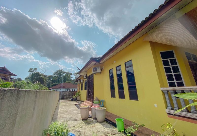 Kampung Padang Midin