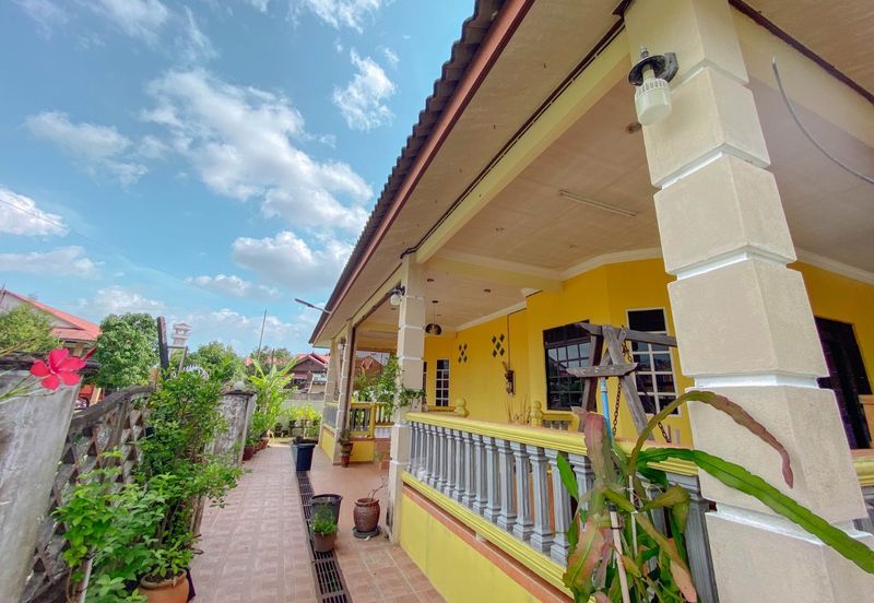 Kampung Padang Midin