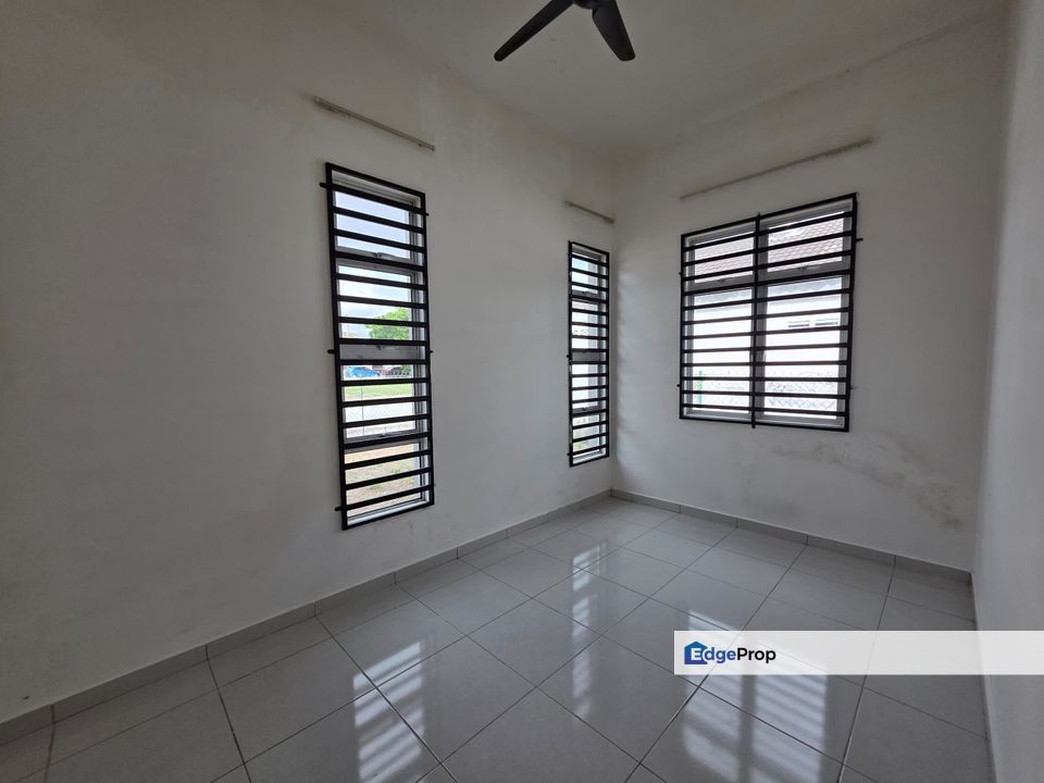 *Untuk Disewa & Kemasukan Segera*


<Unit Baru> Corner  Semi-D Setingkat Taman Kempadang Perdana 1, Sebelah Berjaya Permai, Kuantan, Pahang, Kuantan