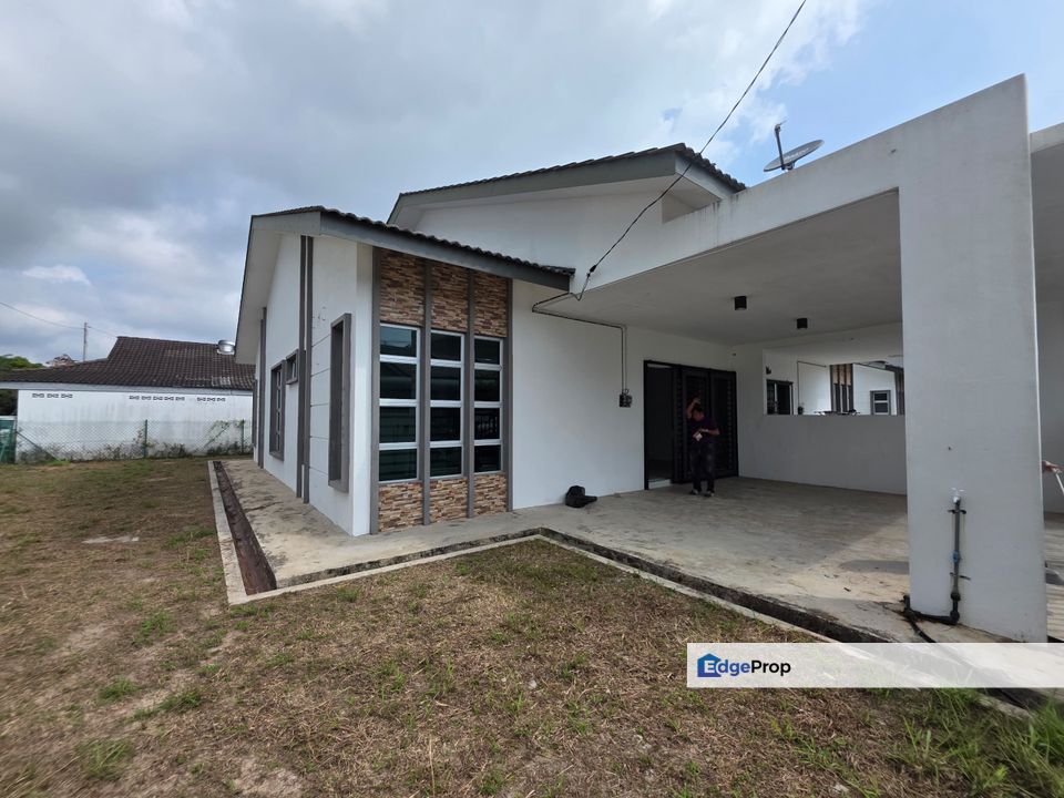 *Untuk Disewa & Kemasukan Segera*


<Unit Baru> Corner  Semi-D Setingkat Taman Kempadang Perdana 1, Sebelah Berjaya Permai, Kuantan, Pahang, Kuantan