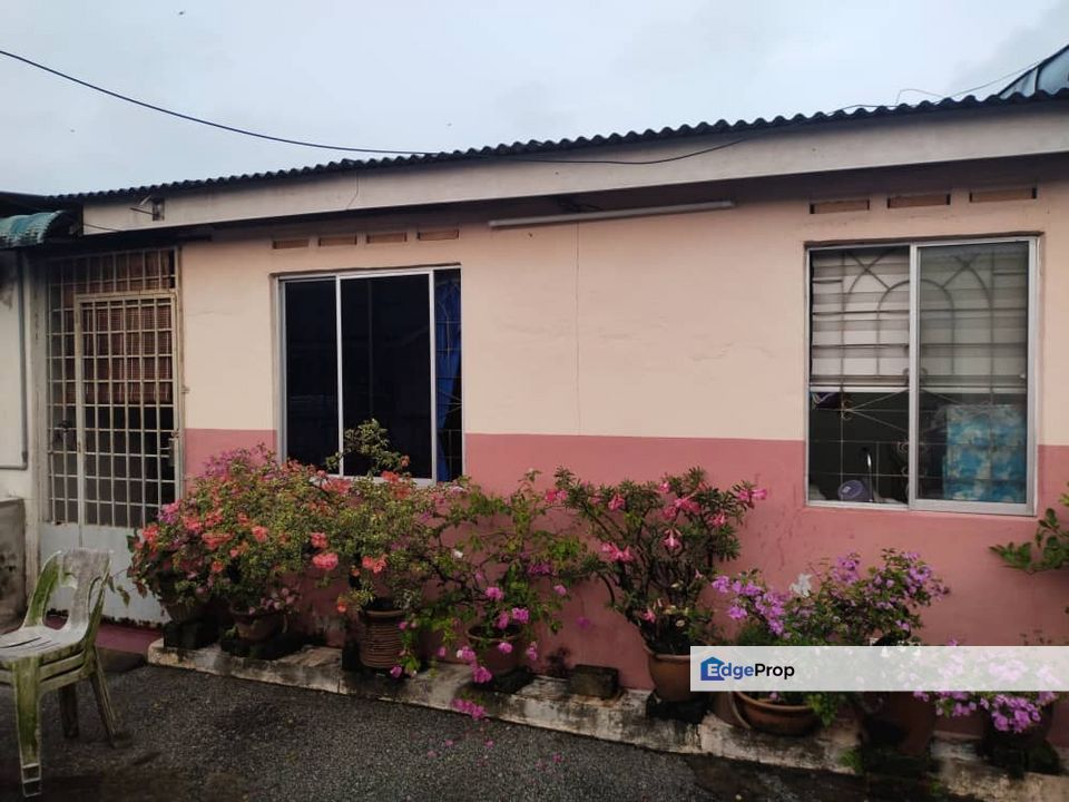 RUMAH TERES SETINGKAT TAMAN MENTIGA JAYA (fully renovate), Pahang, Pekan